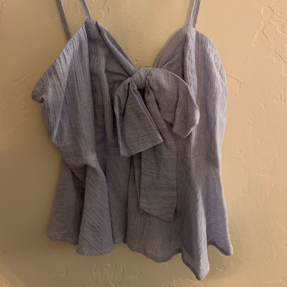 Blue & white stripped tank w/ keyhole & front bow